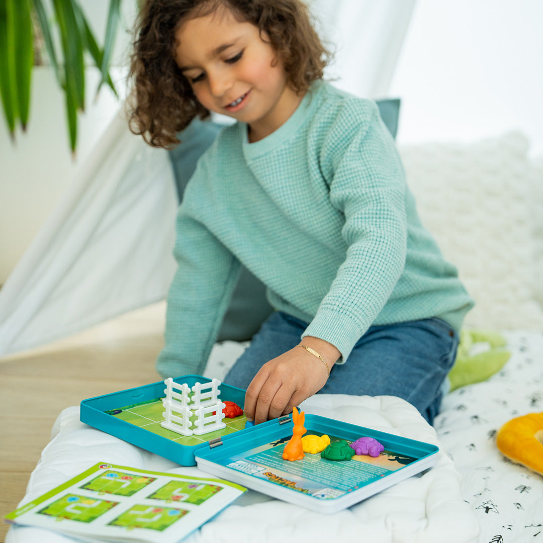 SmartGames Magnetic Travel Games: Turtle Tactics