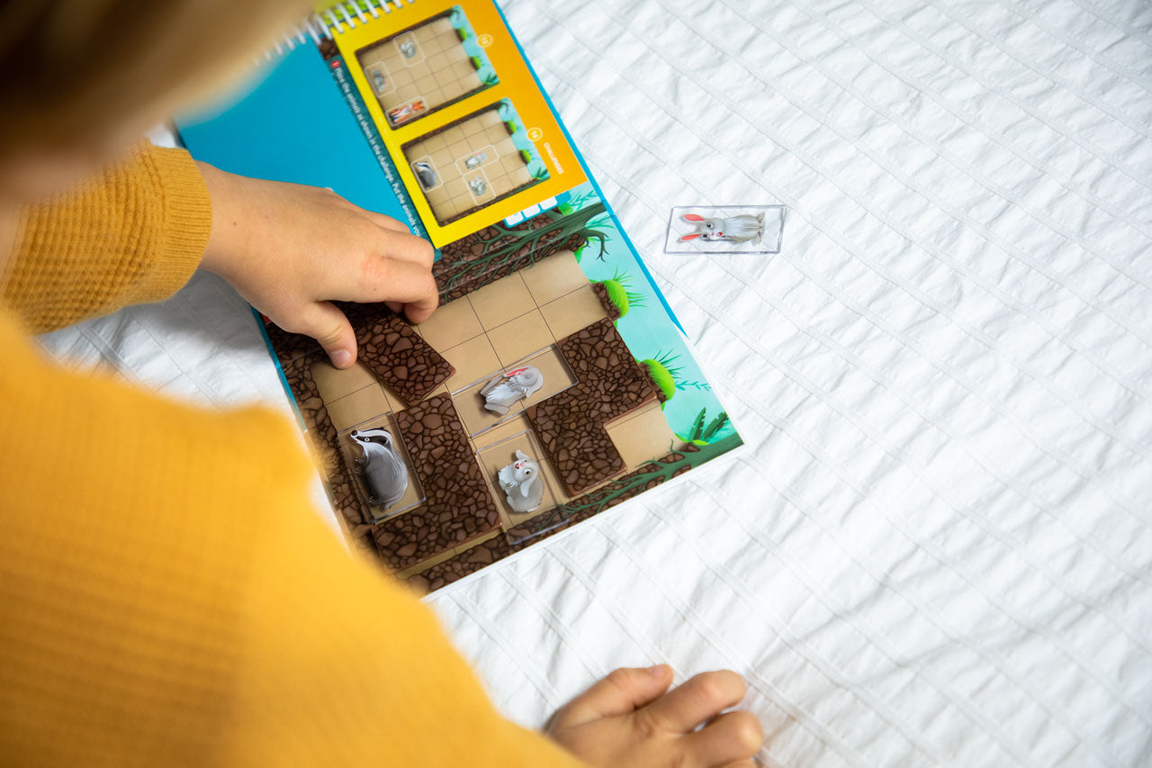 SmartGames Magnetic Travel Games: Down The Rabbit Hole
