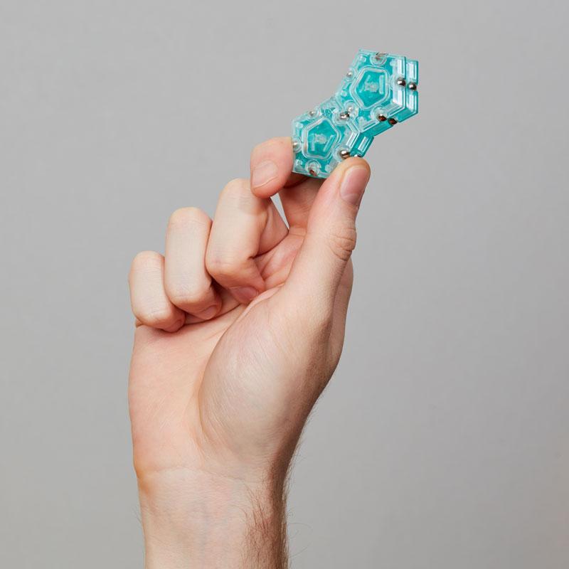 On-the-desk or on-the-go, Geode is the perfect fidget desk toy.